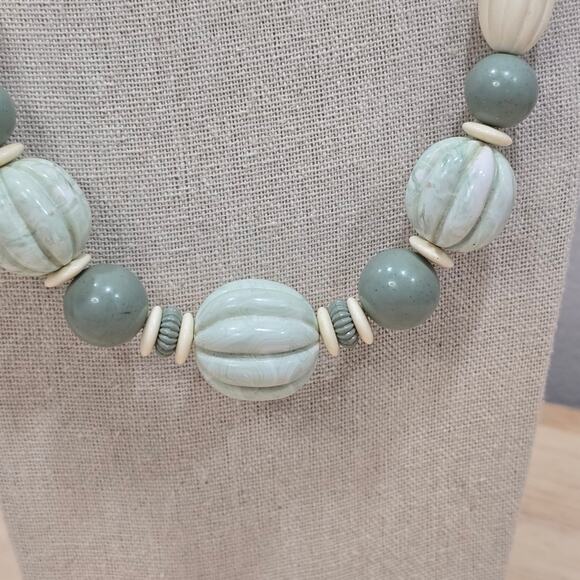 Retro 80's Avon Burst of Spring Green Cream Acrylic Geometric Bead 28" Necklace - Picture 4 of 11